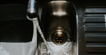 Man died after cutting hand off and leaving it in sink