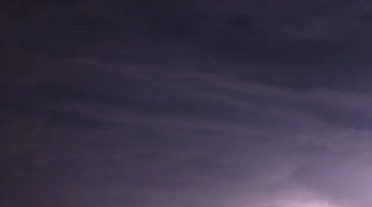 Tourist inadvertently captured the moment her tour guide was fatally struck by lightning during hike