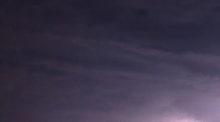 Tourist inadvertently captured the moment her tour guide was fatally struck by lightning during hike