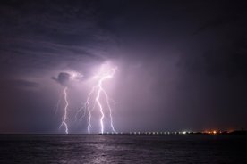 Tourist inadvertently captured the moment her tour guide was fatally struck by lightning during hike