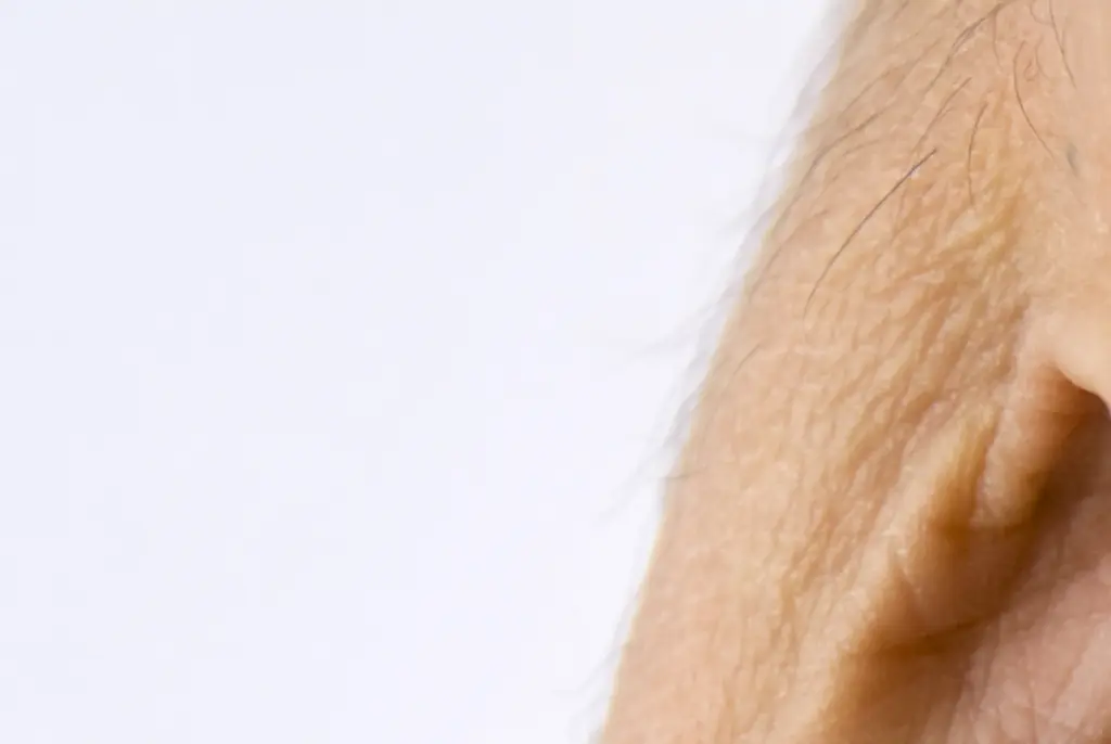 Man is urged to go to the doctor 'immediately' after sharing a photo of his fingernail