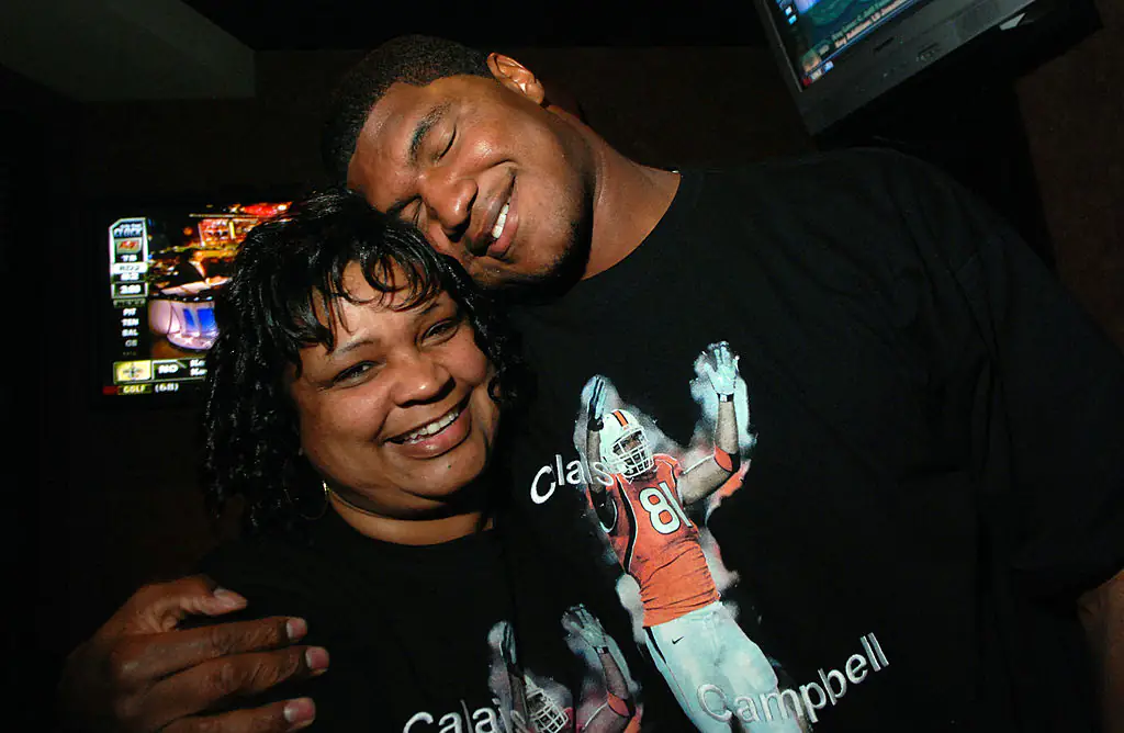 Calais Campbell with his mother, Nateal Campbell. Credit: Hyoung Chang / Getty
