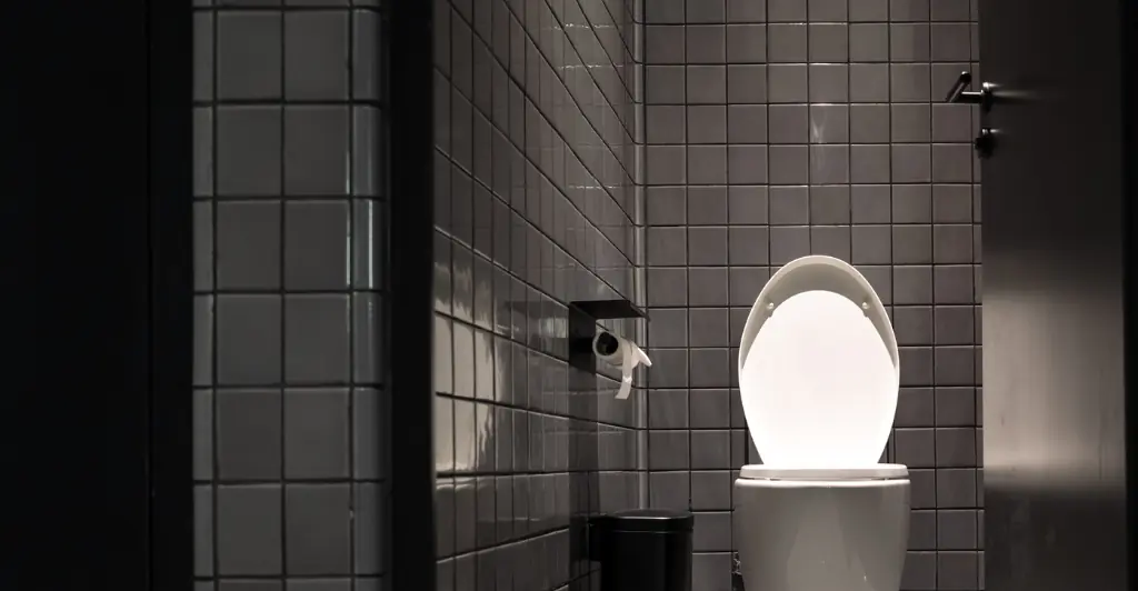 Doctor issues warning to those who refuse to poop at work