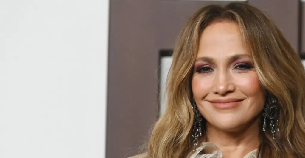 Jennifer Lopez shares cryptic message alongside sultry snaps after filing for divorce from Ben Affleck