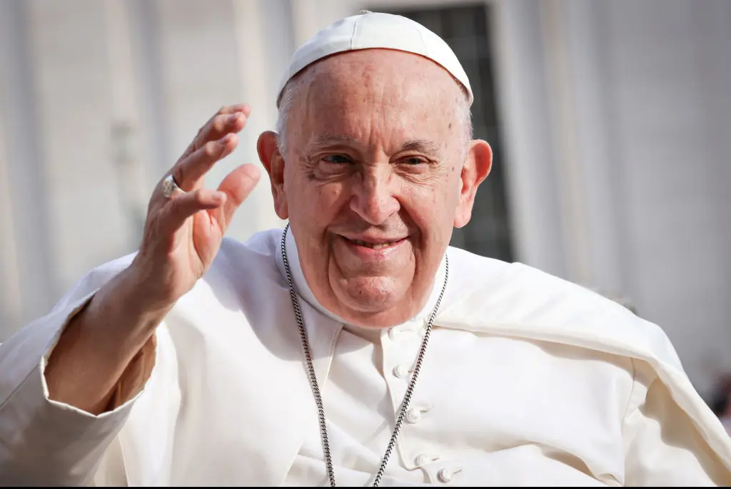 'Disrespectful' mourners taking selfies with Pope Francis' body causes outrage