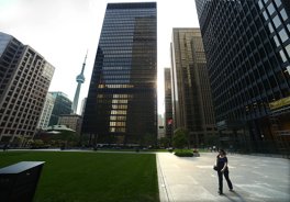 Heartbreaking story of lawyer who plunged to his death while trying to prove the strength of skyscraper windows