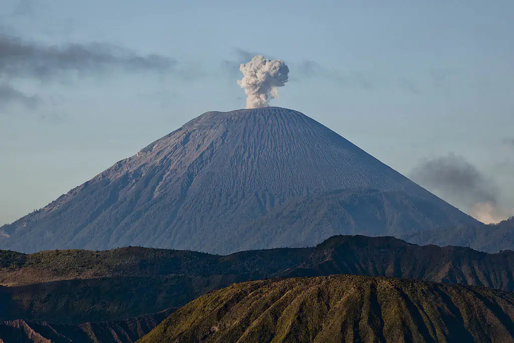 The woman was climbing Mount Rinjani with a hiking group. Credit: Ulet Ifansasti/Getty