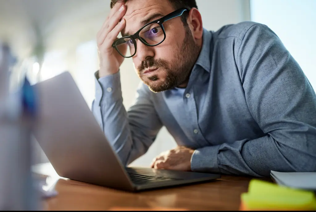 The CEO dismissed 90 employees after they missed a meeting. Credit: skynesher / Getty