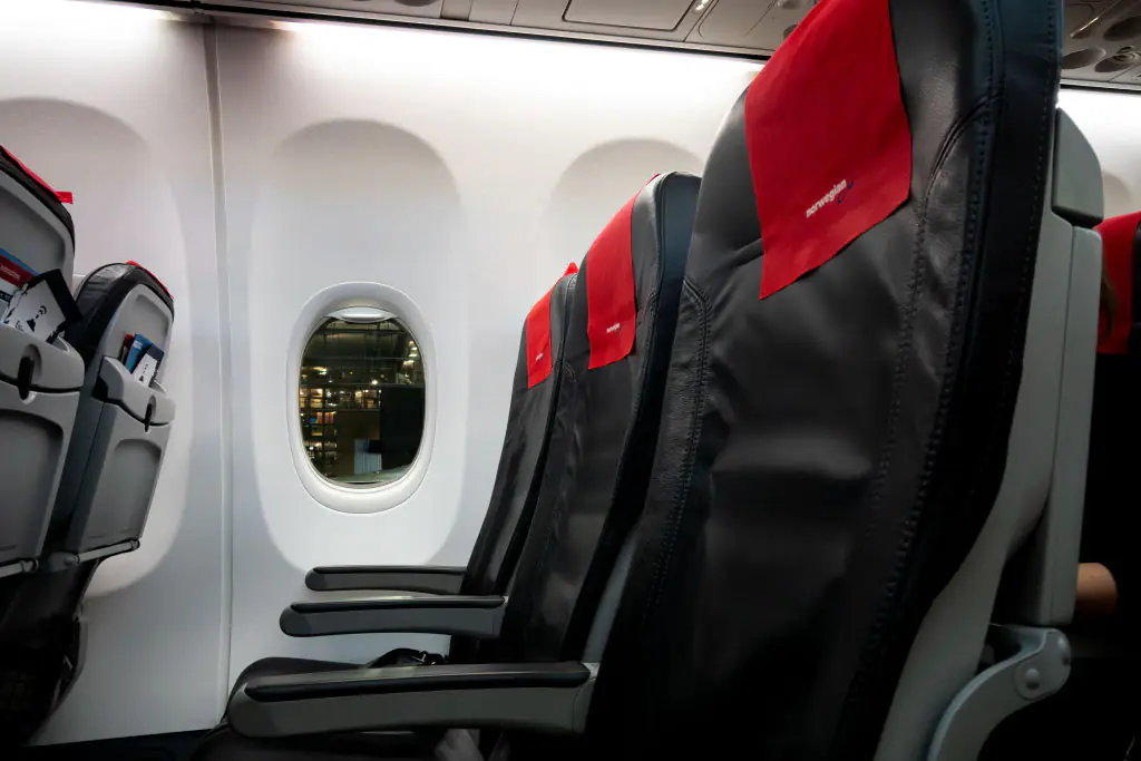 People left divided as passenger exposes couple's 'disrespectful' plane act