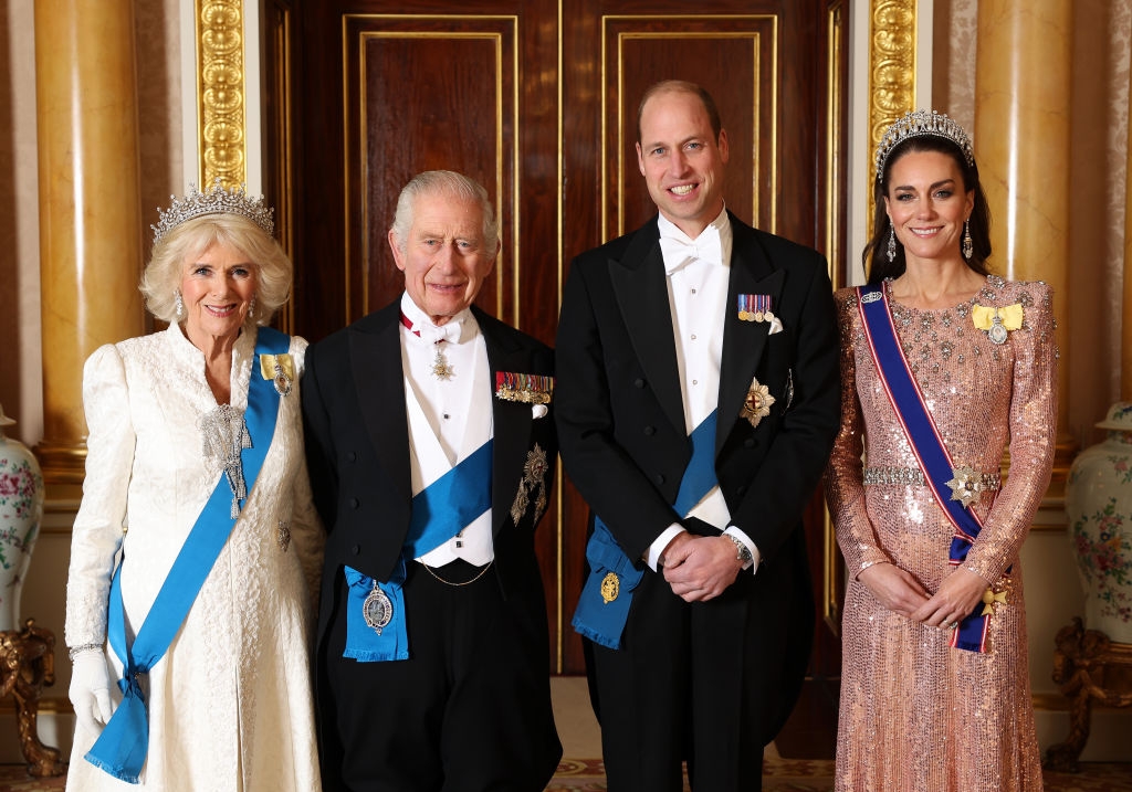 LONDON, ENGLAND - DECEMBER 05: (EDITORIAL USE ONLY) (L-R) Queen Camilla, King Charles III, Prince William, Prince of Wales and Catherine, Princess of Wales pose for a photograph ahead of The Diplomatic Reception in the 1844 Room at Buckingham Palace on December 05, 2023 in London, England. (Photo by Chris Jackson/Getty Images For Buckingham Palace)