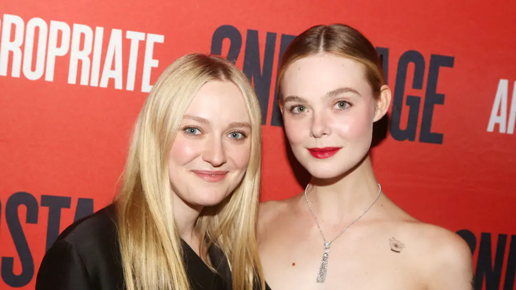 Dakota and Elle Fanning