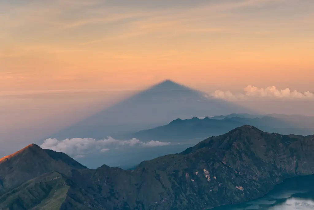 Marins was trapped in Mount Rinjani. Credit: Punnawit Suwuttananun / Getty