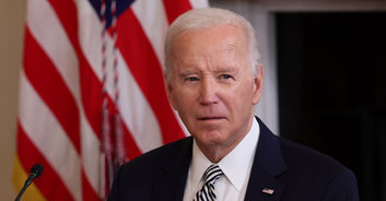 President Biden's bizarre response to reporter's question about Trump that stopped him in his tracks