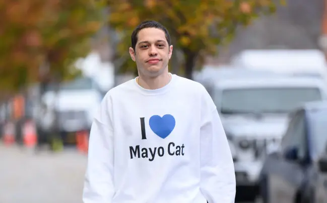 Body language expert explains why Pete Davidson is like catnip to beautiful women