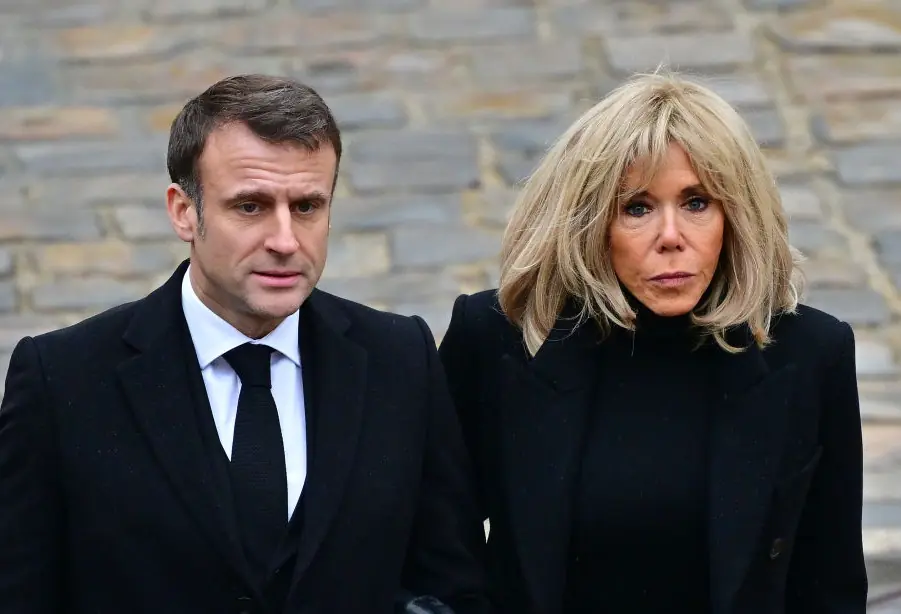 Body language expert breaks down Macron's 'slap': 'He's startled'