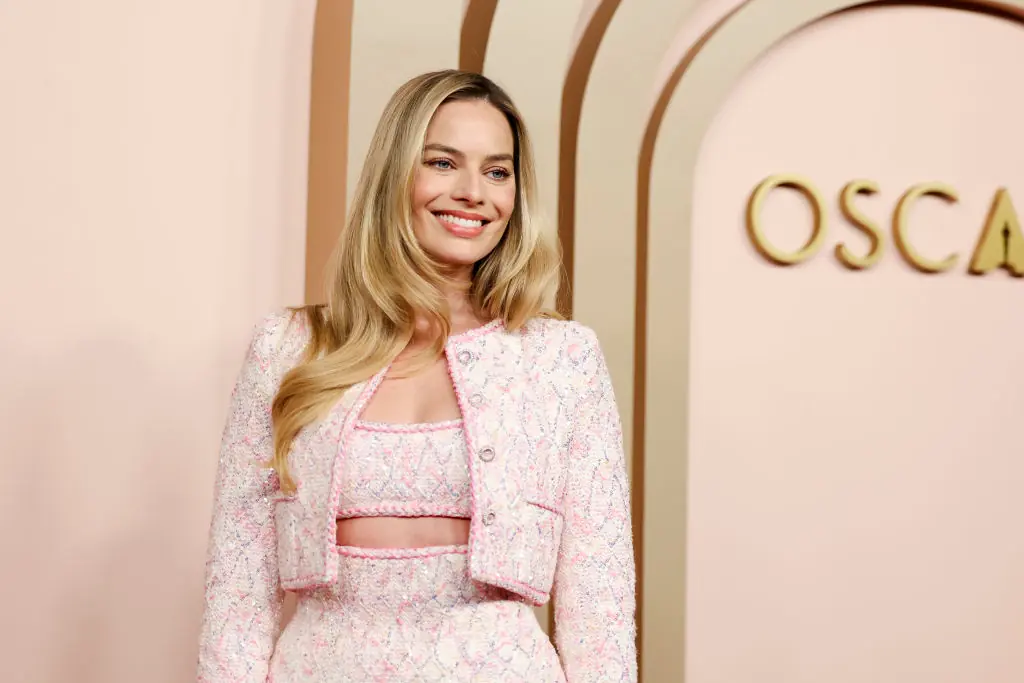 People stunned as Margot Robbie turns up to red carpet wearing 'naked' dress