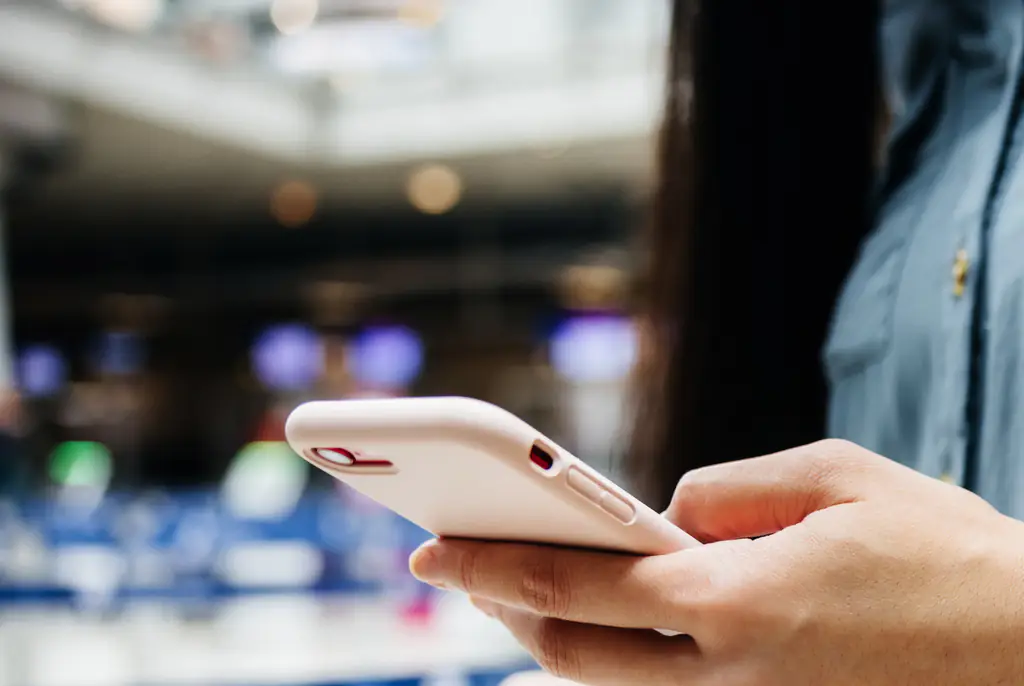 Woman shares 'creepy' text she received from guy after he allegedly spotted her phone number on a luggage tag