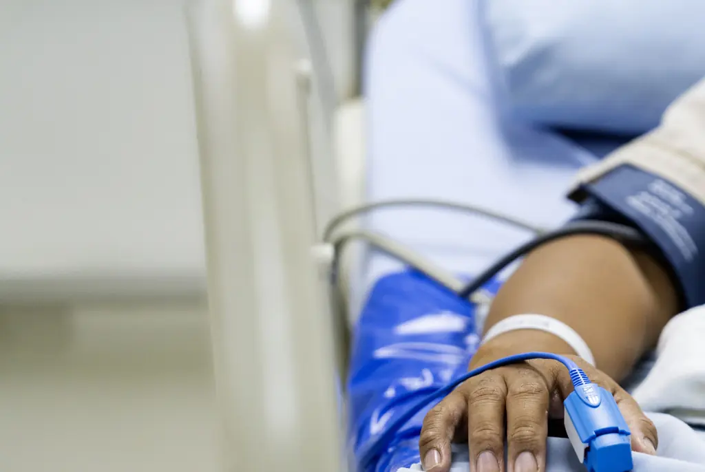 Dad diagnosed with bowel cancer at 31 overlooked red flag sign that 'scared him to death'