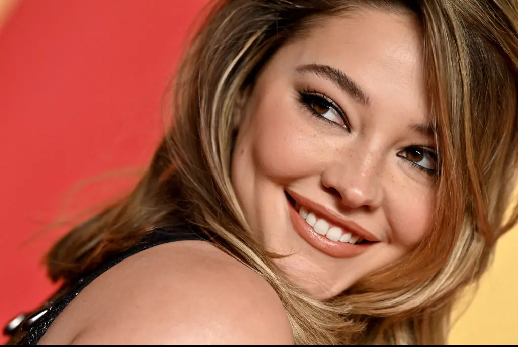 Dating rumors circulate after Madelyn Cline is pictured kissing a member of royal family