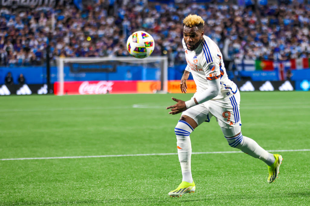 Soccer star Aaron Boupendza dies at 28 after falling off 11th floor of building