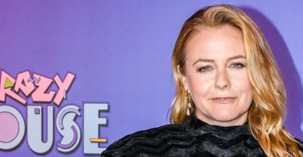 Alicia Silverstone sparks concern after eating 'poisonous' fruit