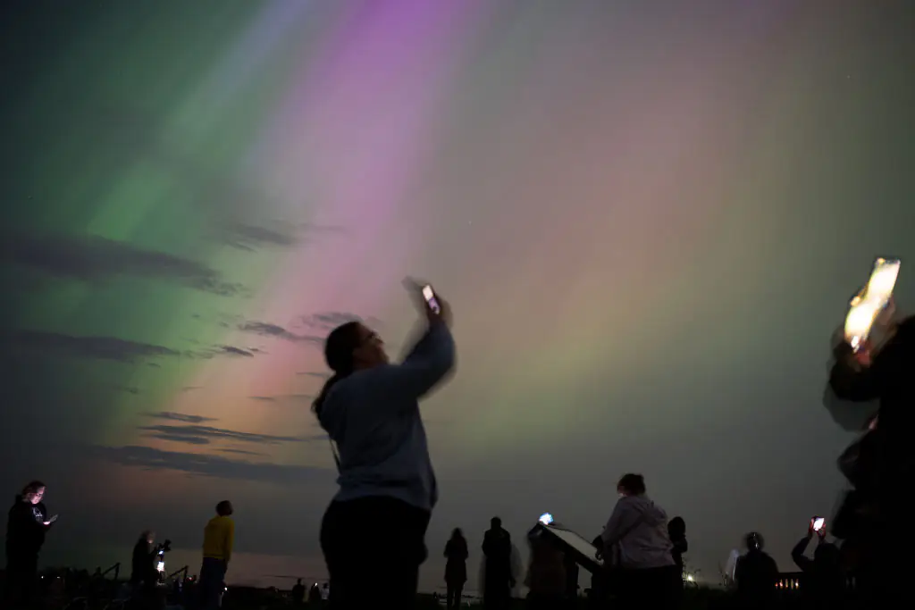 Meteorologists share best tips for seeing the Northern Lights as they're expected to return on Saturday night