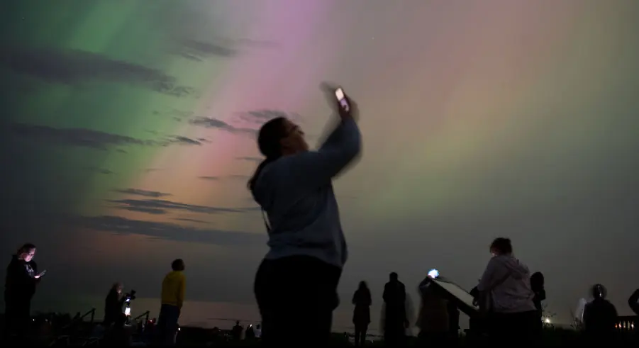 Meteorologists share best tips for seeing the Northern Lights as they're expected to return on Saturday night