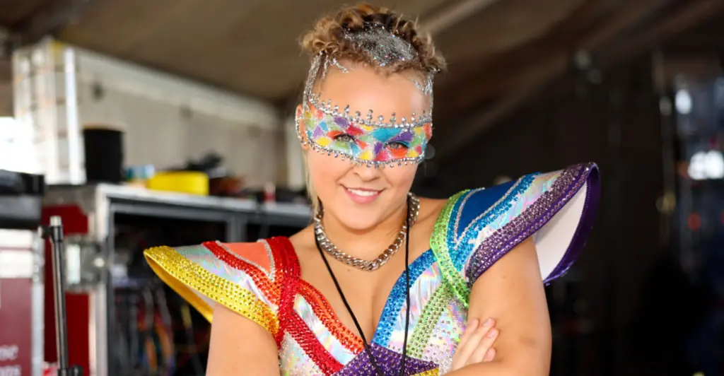 JoJo Siwa calls out fans after getting booed at New York pride 'Who the living f*** just booed me'