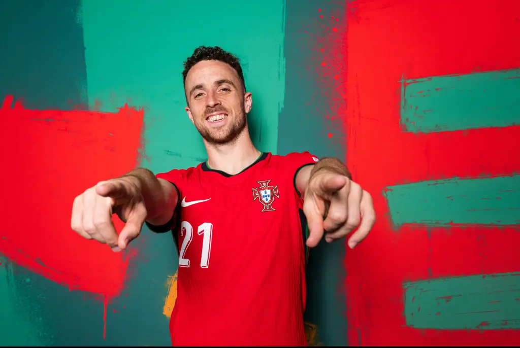 Football star Diogo Jota, 28, is killed in car crash, two weeks after his wedding