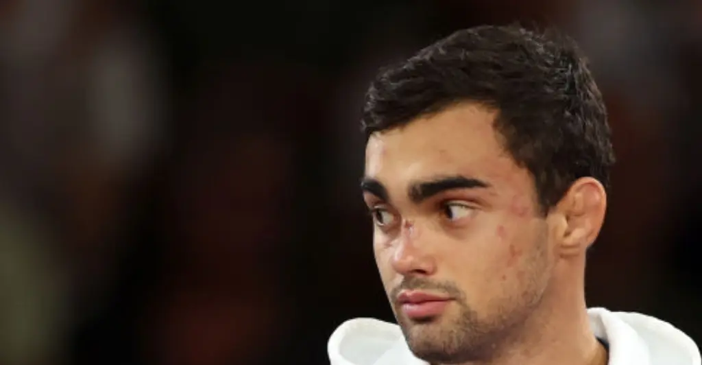 Olympian appears to suffer agonizing injury while celebrating medal win