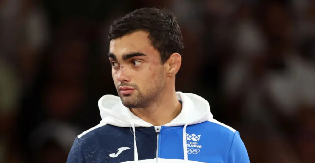 Olympian appears to suffer agonizing injury while celebrating medal win