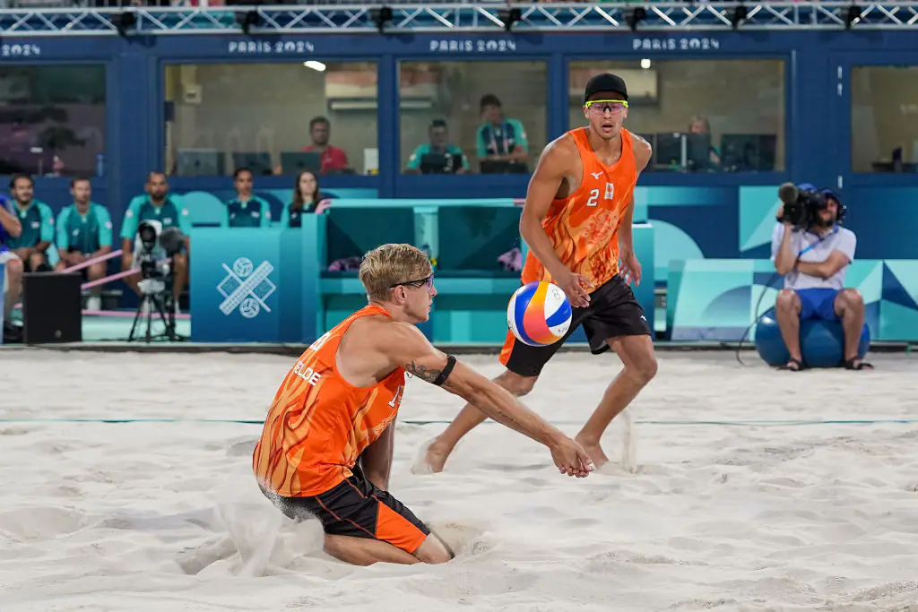 Matthew Immers of the Netherlands and Steven van de Velde of the Netherlands competing in the Men's Round of 16. Credit: Andre Weening/BSR Agency/Getty
