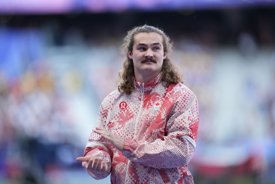 Olympics viewers call for athlete to take DNA test after spotting striking detail in his appearance