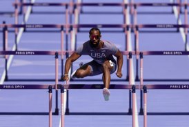 New Olympics rule means Team USA star could still win gold despite coming last in 110m race