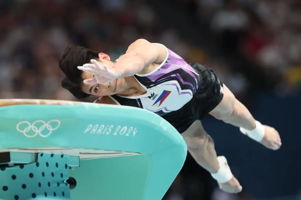 Olympic gold medalist splits from his mother after terrible feud