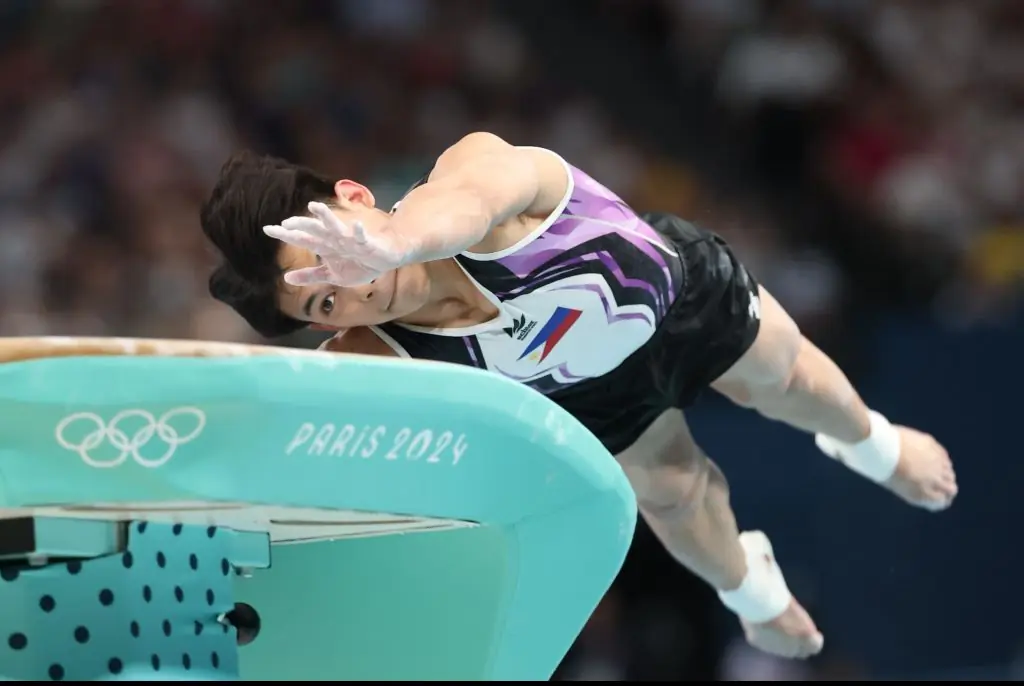 Olympic gold medalist splits from his mother after terrible feud