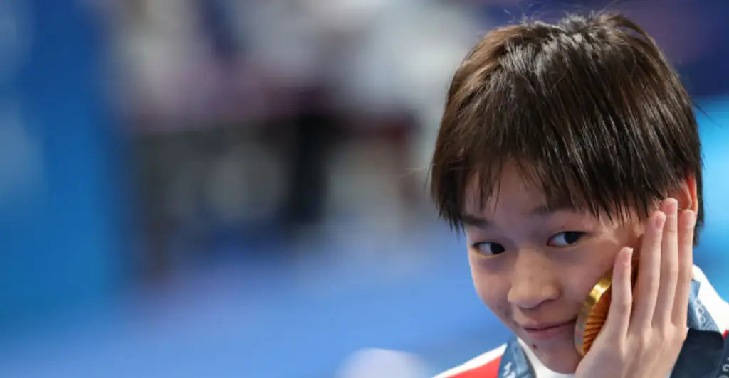 Teen diver wows viewers as her dive with 'no splash' wins gold