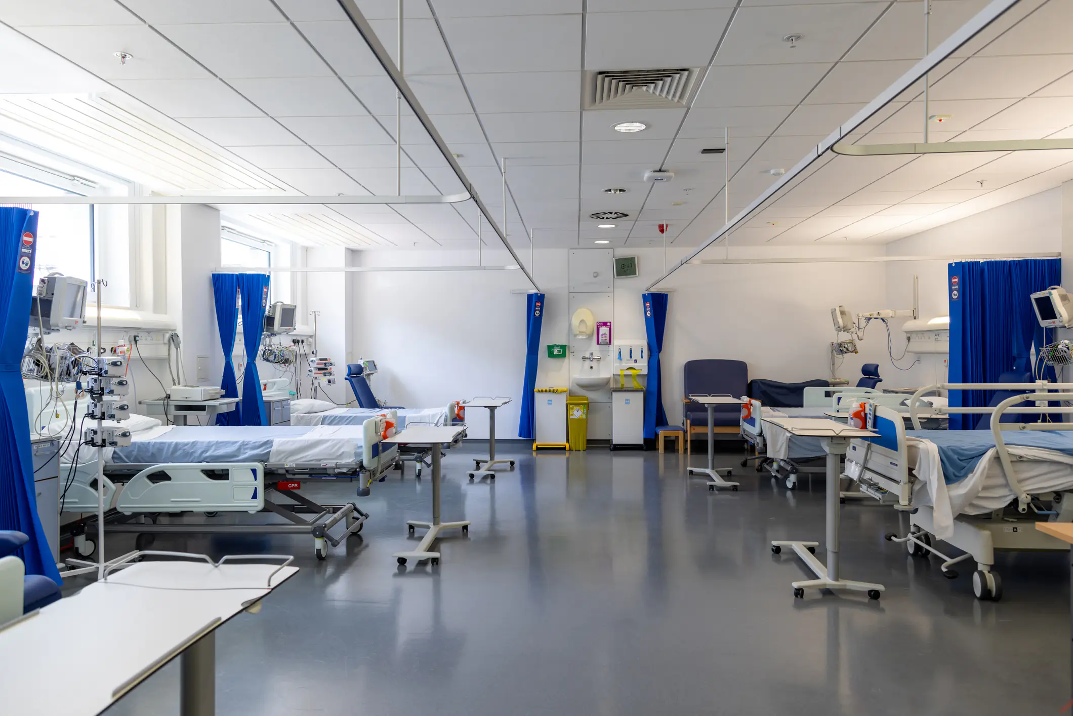 Doctor shares five red flag signs of bowel cancer that you should not ignore