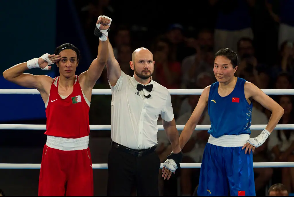  Imane Khelif celebrates winning the gold medal after the beating Liu Yang: Andy Cheung / Getty