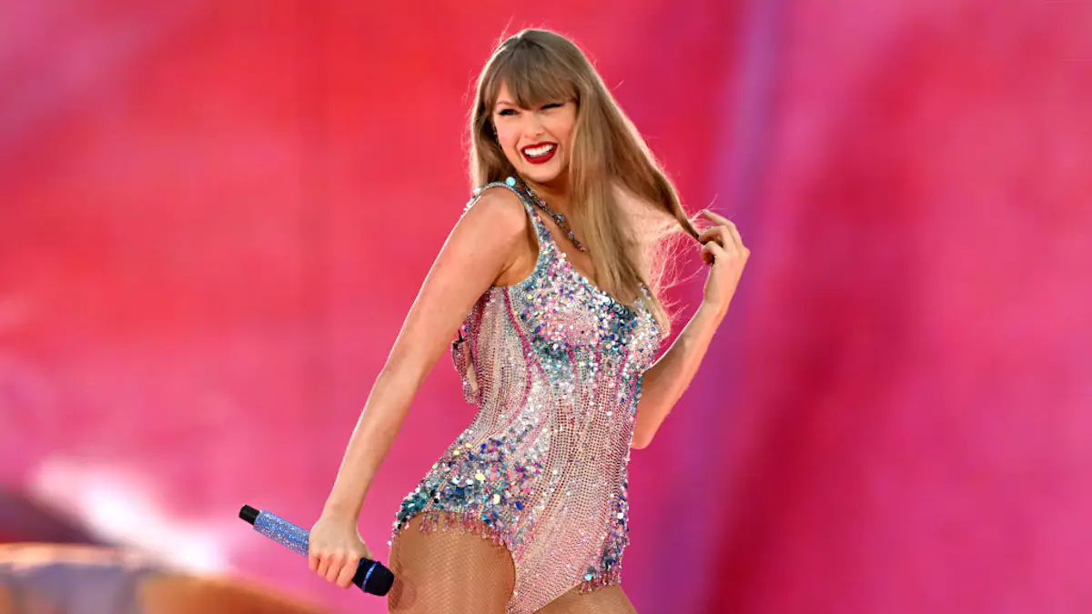 Taylor Swift surprises 8-year-old fan with generous gift after seeing her singing her song with her neighbor