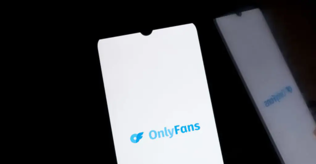 OnlyFans star Bonnie Blue responds to backlash against her calling on high school graduates to make content with her