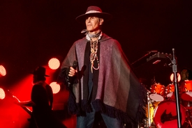 Reason why iconic band's singer fought with guitarist during concert revealed by band singer's wife