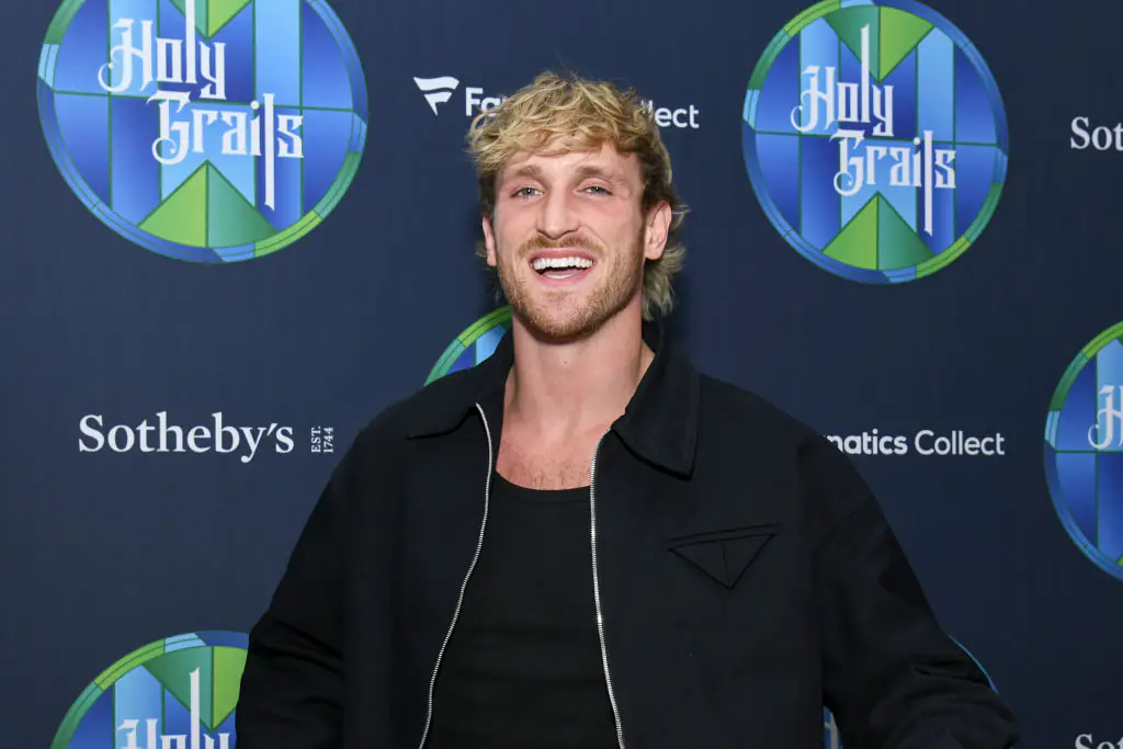 Logan Paul praised for refusing to sign fan's WWE card after becoming suspicious