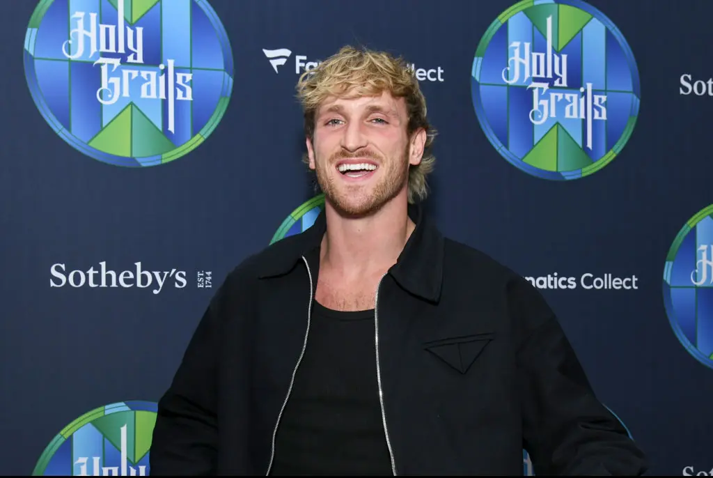 Logan Paul praised for refusing to sign fan's WWE card after becoming suspicious