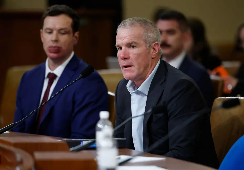 NFL legend Brett Favre reveals Parkinson’s diagnosis while testifying to Congress