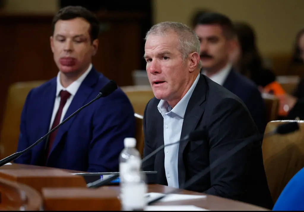 NFL legend Brett Favre reveals Parkinson’s diagnosis while testifying to Congress