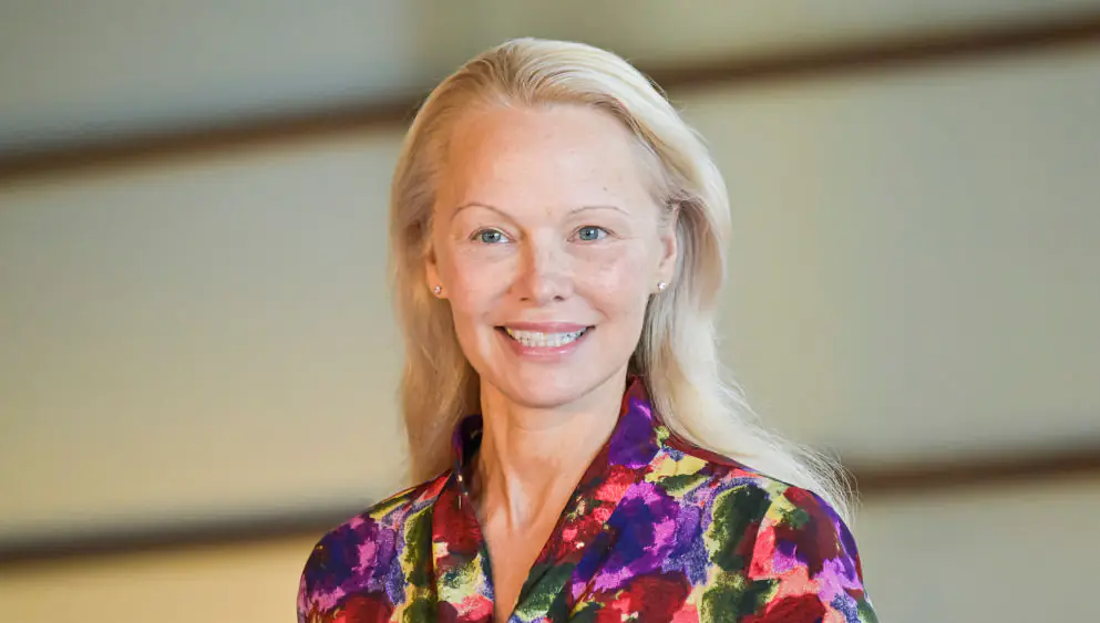 Pamela Anderson just donned her iconic makeup and reminded everyone that she can still deliver Baywatch glam