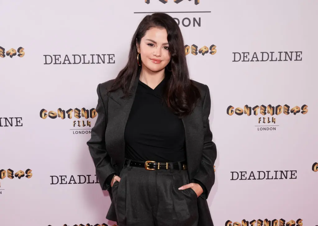 Selena Gomez's fans defend her after she is called out for amount of money she gave homeless person