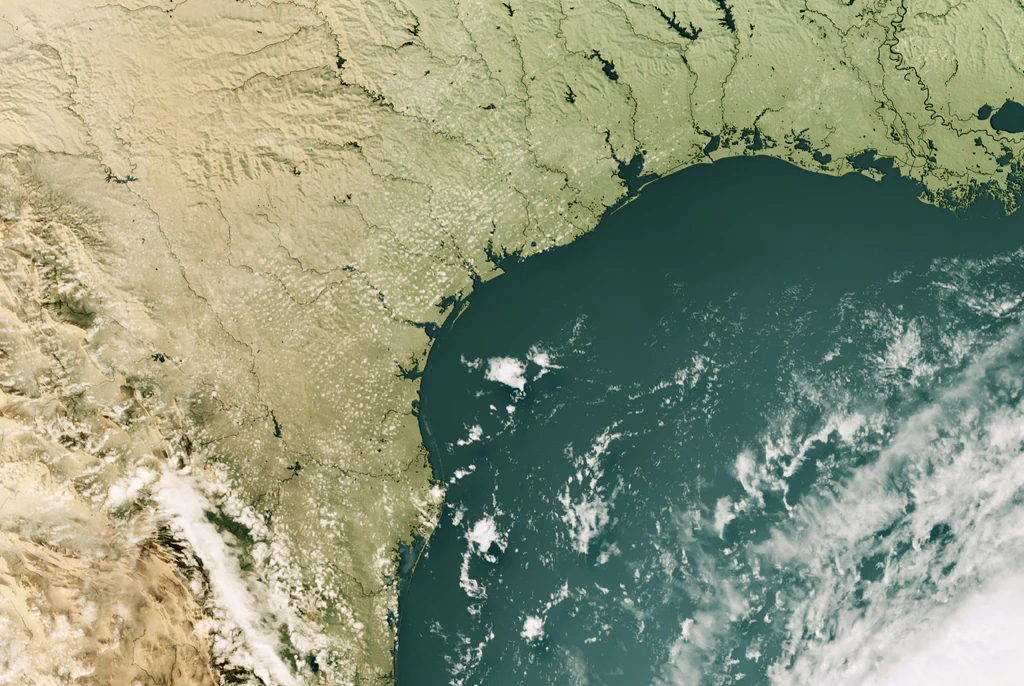 The internet is debating whether this strapped down house in Florida will survive Hurricane Milton