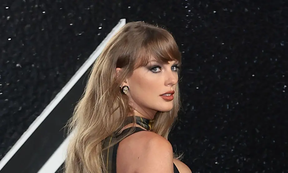 New Taylor Swift photos spark concern among fans: 'Hope she heals soon'